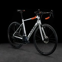 Cube Attain PRO 2023 -Trekkingbikes Verkäufe cube attain pro silver n orange 88608 02